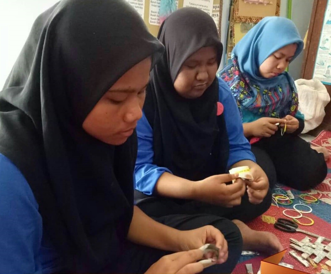 Gudep SLB Negeri 2 Padang Hasilnya Kerajinan dari Barang Bekas