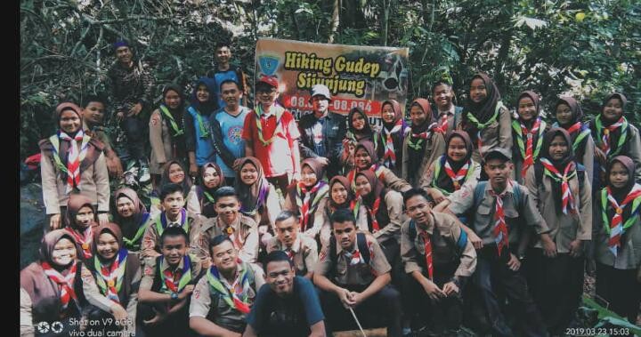 SMKN 4 Sijunjung Terapkan Dasa Darma Kedua Melalui Hiking