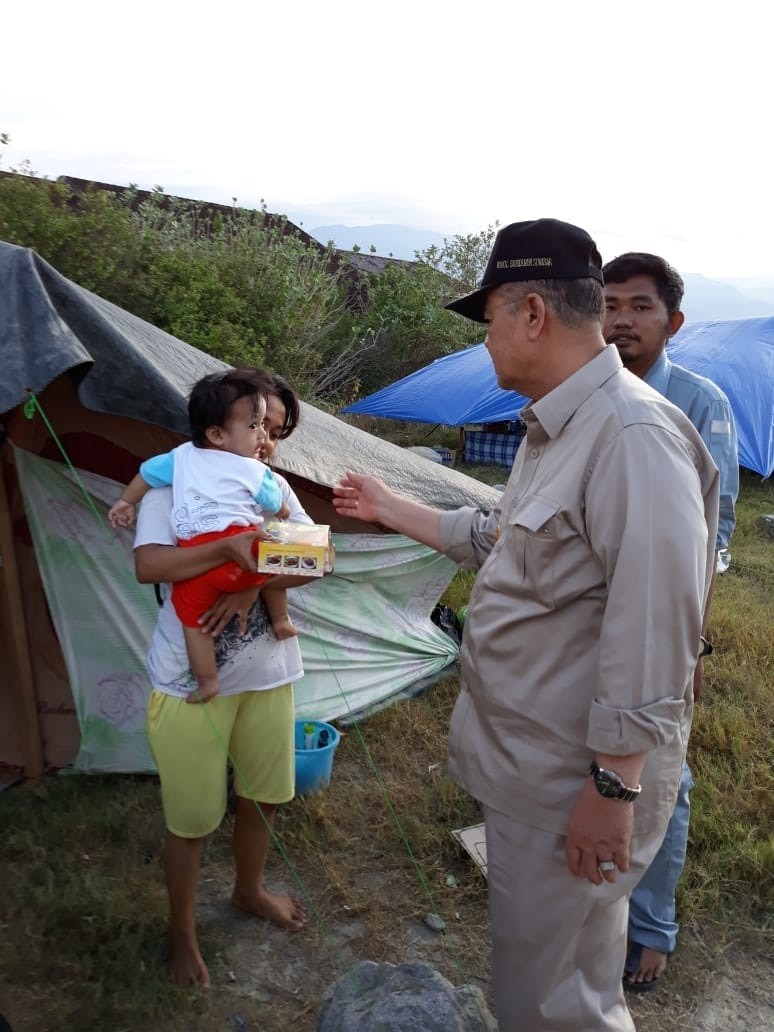 Wagub Nasrul Abit Sentu Pengungsi Bencana Gempa Sulteng dengan Randang