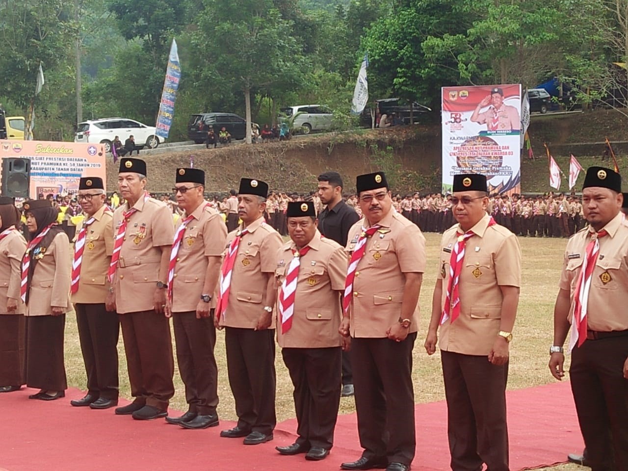 Bupati dan Wakil Bupati Mentawai Dianugrahi Bintang Lencana Dharma Bhakti Pramuka