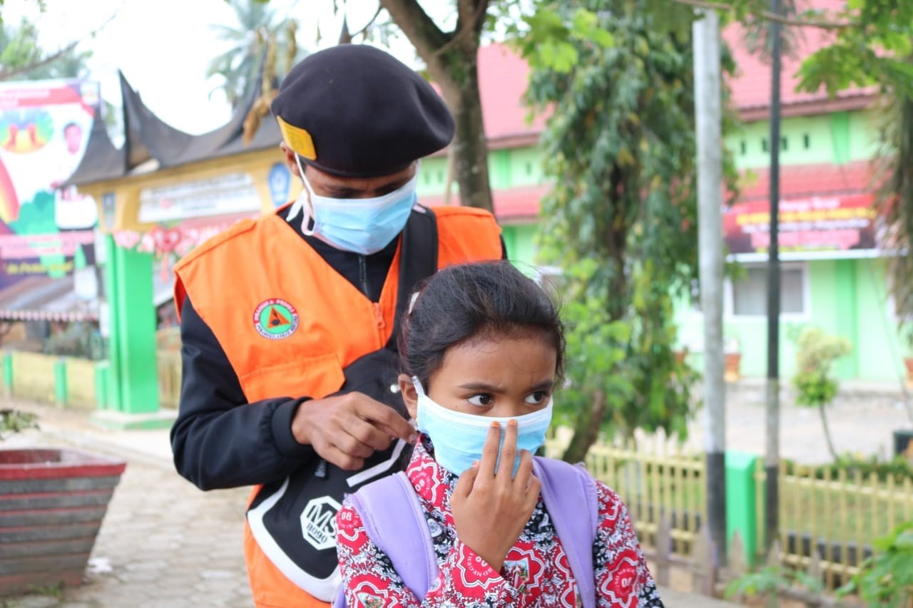 Aksi Pramuka Peduli Kabut Asap Kwarda 03 Sumbar bersama Kwarcab 18 Dharmasraya