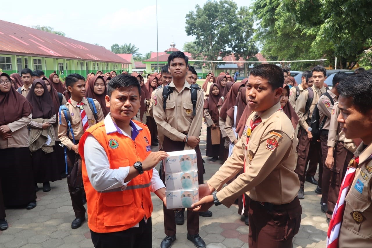 Kepedulian Kabut Asap Karhutla, Kwarda 03 Sumbar Adakan Bagi-Bagi Masker Dibeberapa Kabupaten/Kota